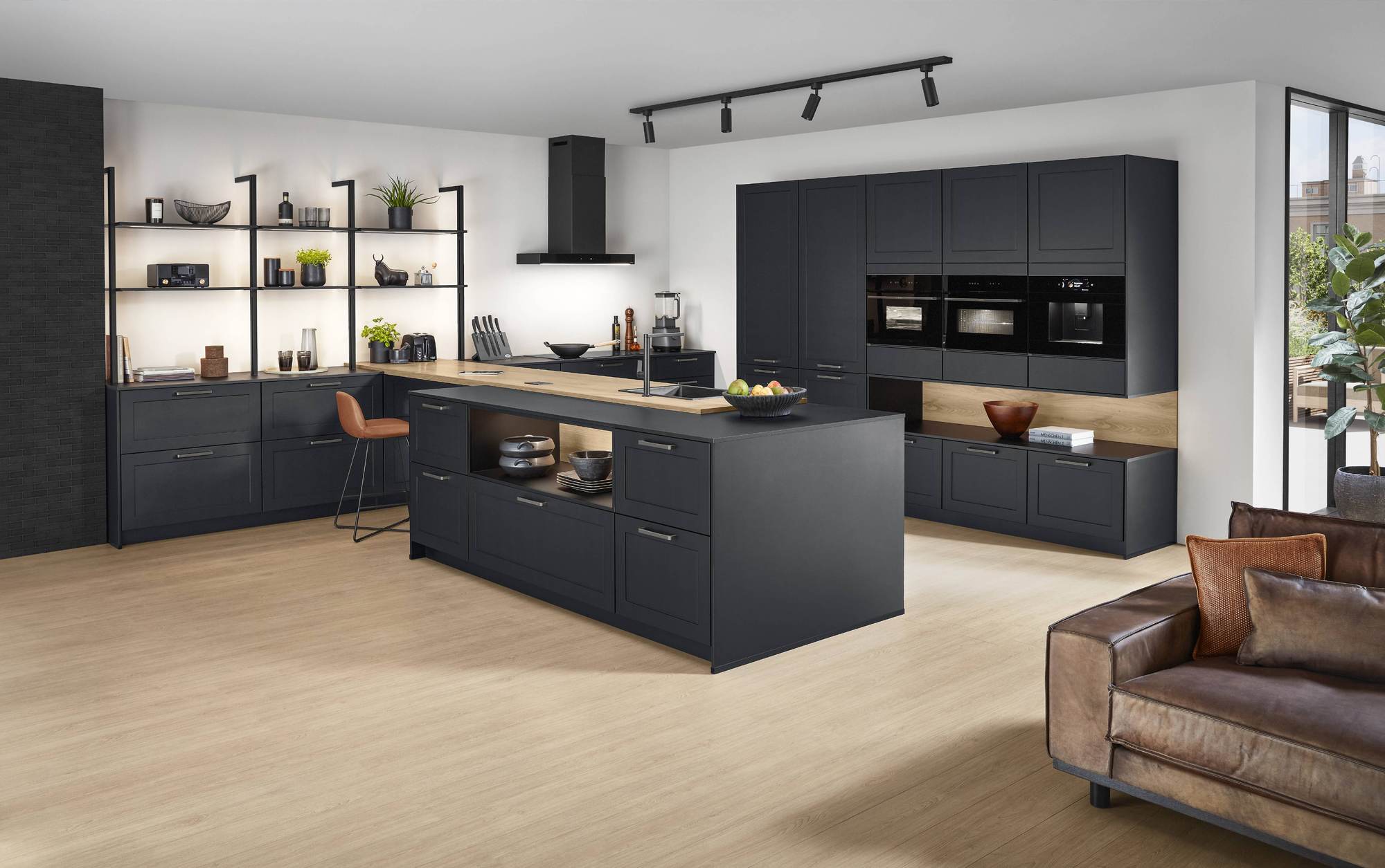 kuechenmagazin Nobilia-Landhauskueche-Schwarz-Shaker